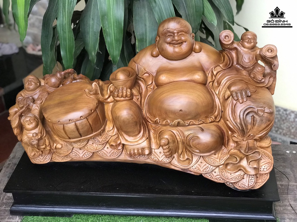 Tượng Di Lặc Ngồi Bao Tiền Gỗ Bách Xanh Cao 50 Ngang 80 Sâu 29 (cm)