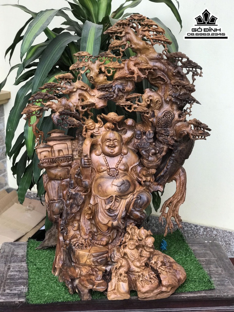 Di Lặc Đứng Gốc Tùng Gỗ Bách Xanh Cao 101 Ngang 73 Sâu 60 (cm)