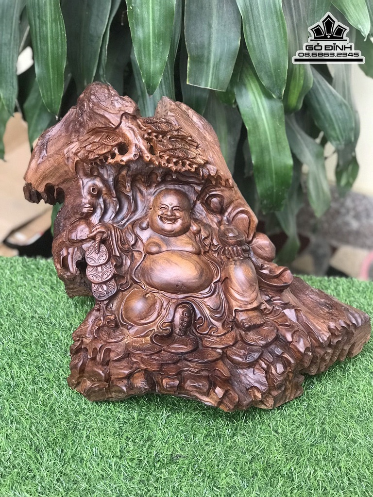Tượng Di Lặc Ngồi Gốc Tùng Gỗ Bách Xanh Cao 38 Ngang 46 Sâu 30 (cm)