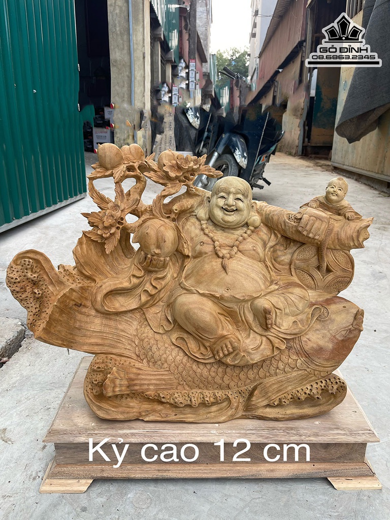 Phật Di Lặc Ngồi Cá Chép Gỗ Xá Xị Cao 63 Ngang 65 Sâu 26 (cm)