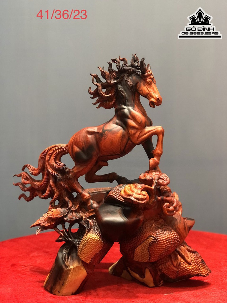 Tượng Nhất Mã Gỗ Trắc Cao 41 Ngang 36 Sâu 2(cm)