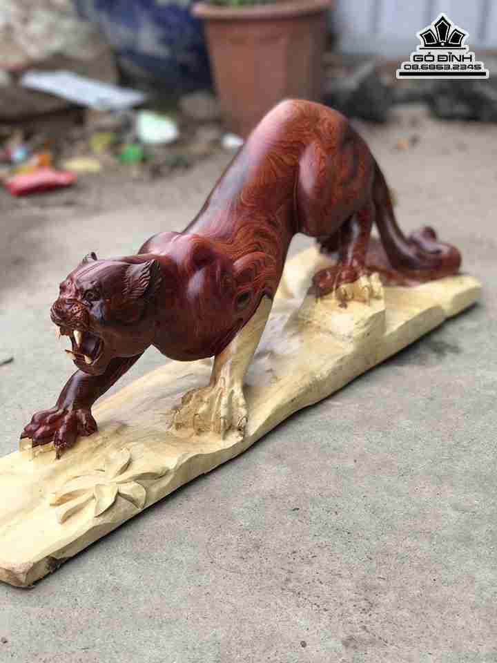 Tượng Báo Săn Mồi Gỗ Cẩm  Cao 25 Ngang 65 Sâu 20 (cm)