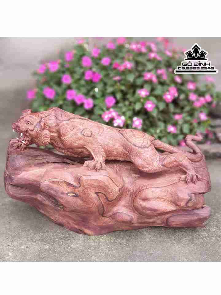 Tượng Hổ Săn Mồi Gỗ Cẩm  Cao 34 Rộng 52 Sâu 22 (cm)