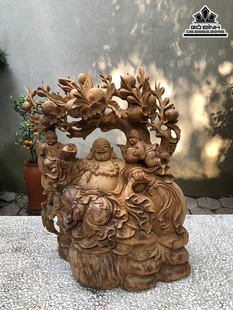 Tượng Phật Di Lặc Tam Phúc Ngồi Gốc Đào Gỗ Ngọc Am Cao 56 Ngang 45 Sâu 20 (cm)