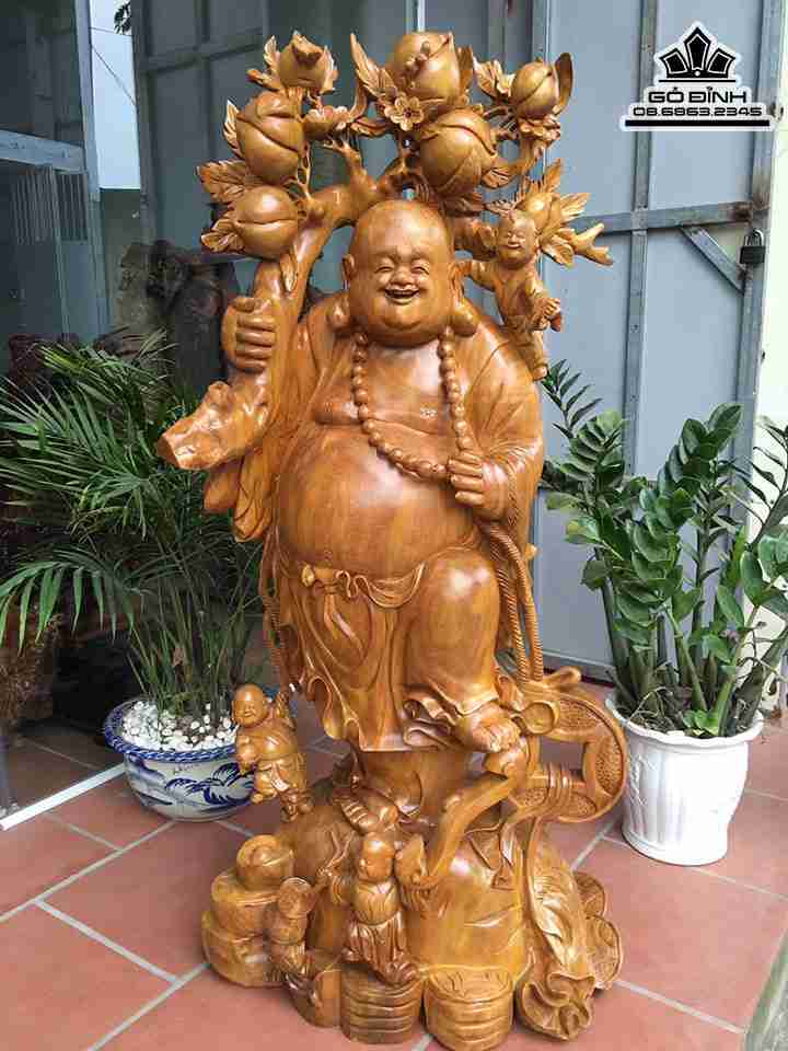 Tượng Phật Di Lặc Vác Cành Đào Gỗ Xá Xị ( Gù Hương )  Cao 151 Ngang 70 Sâu 50 (cm)