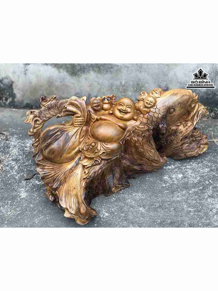 Tượng Phật Di Lặc Cưỡi Cá Chép Gỗ Bách Xanh  Cao 25 Ngang 55 Sâu 35 (cm)