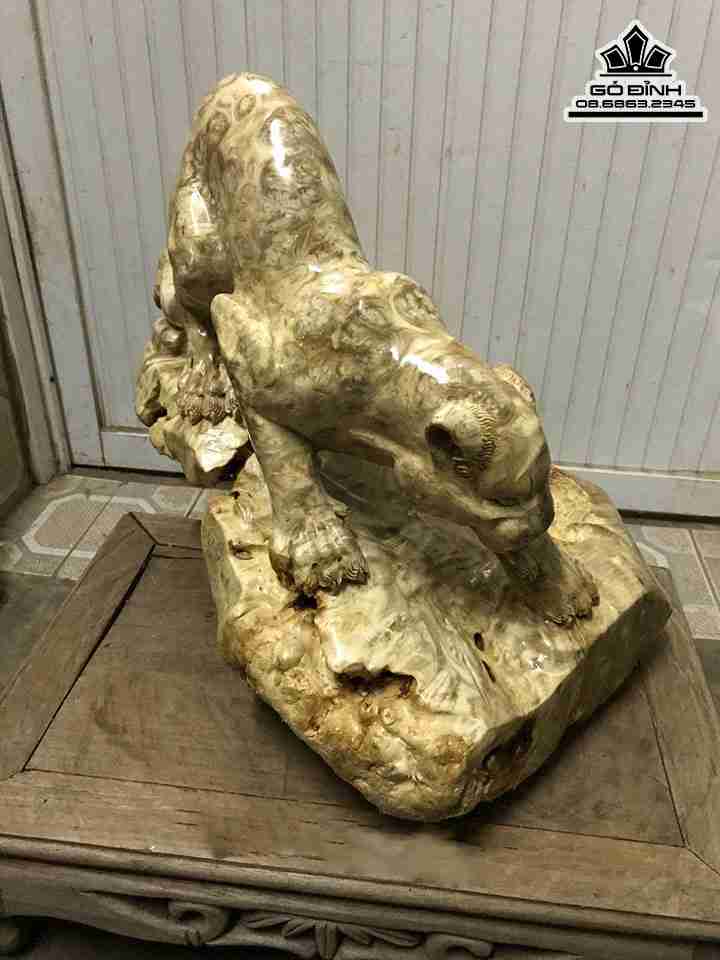 Tượng Báo Săn Mồi Gỗ Nu Nghiến  Cao 33 Ngang 46 Sâu 38 (cm)