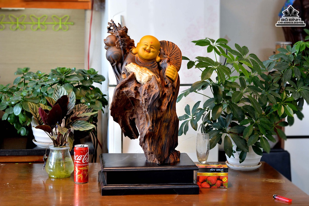 Tượng Phật Di Lặc Gỗ Bách Xanh Ôm Đá Cao 62 Ngang 30 Sâu 26 (cm)