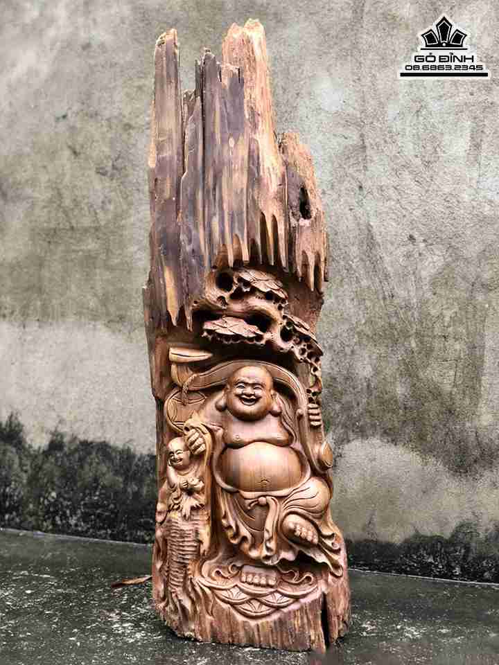 Tượng Phật Di Lặc Đứng Vác Gậy Như Ý Gỗ Bách Xanh  Cao 60 Ngang 24 Sâu 14 (cm)