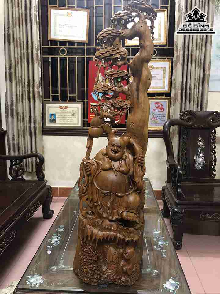 Tượng Phật Di Lặc Đứng Gốc Tùng Gỗ Bách Xanh  Cao 90 Rộng 23 Sâu 21 (cm)