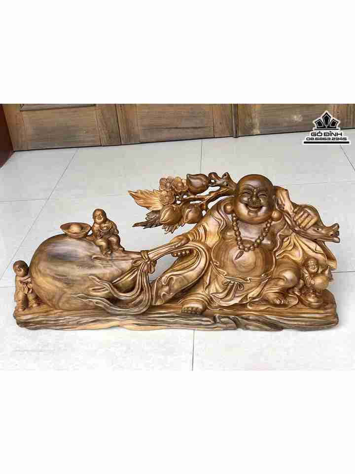 Tượng Phật Di Lặc Kéo Bao Tiền Gỗ Bách Xanh  Cao 33 Rộng 82 Dày 15 (cm)