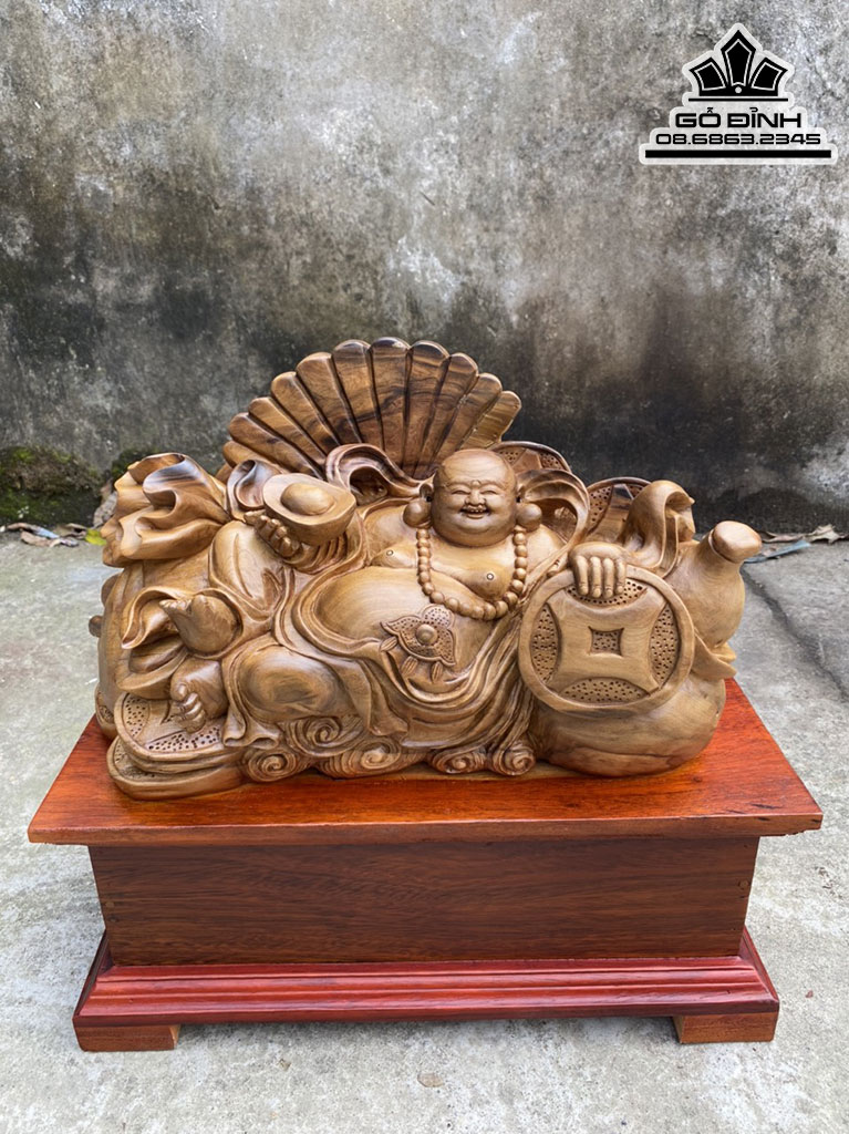 Tượng Di Lặc Ngồi Bao Tiền Gỗ Bách Xanh Cao 23 Ngang 40 Sâu 20 (cm)
