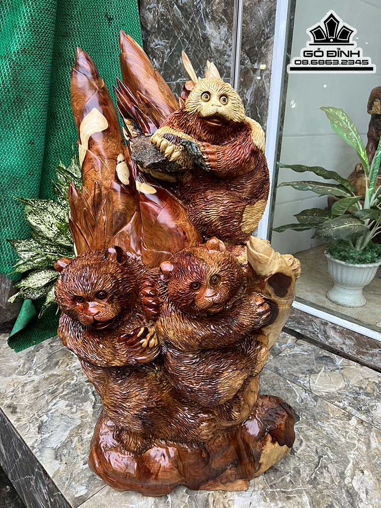 Tượng Gấu Trúc Gỗ Hương Việt Ôm Đá Nguyên Khối Cao 85 Ngang 48 Sâu 40 (cm)