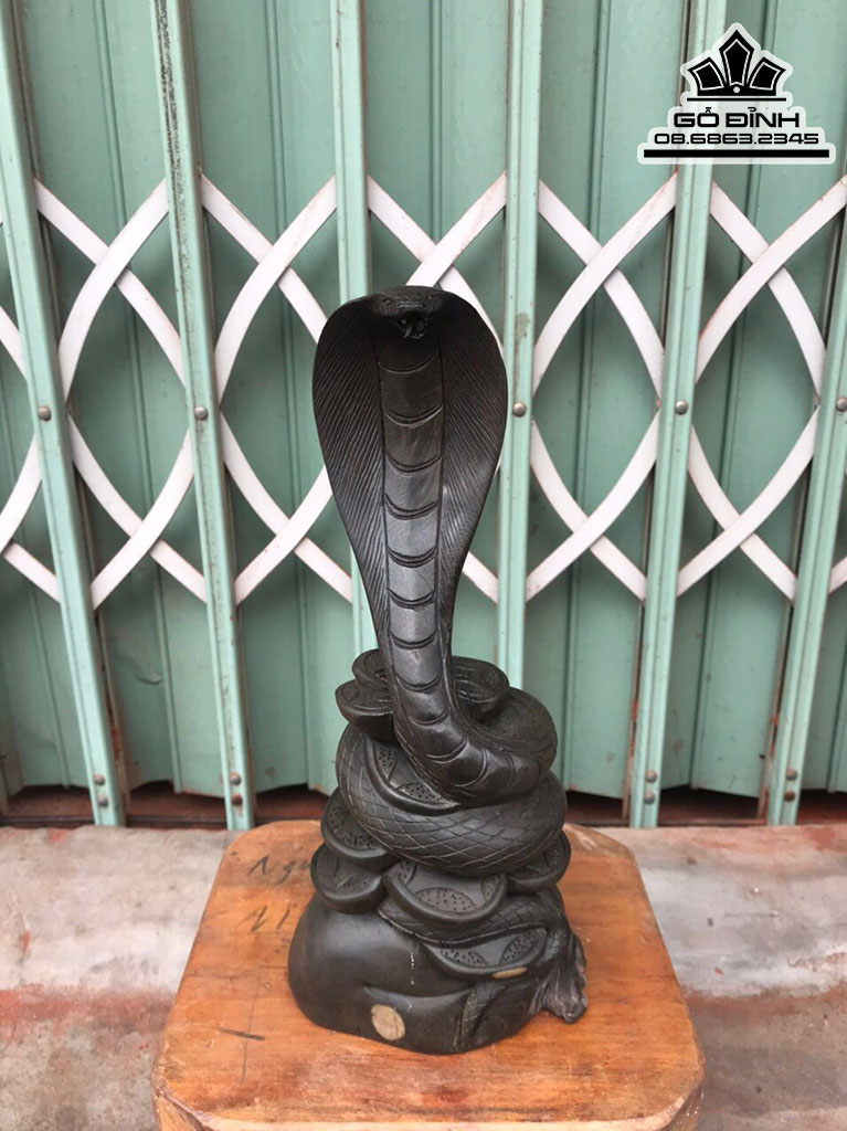 Tượng Rắn Gỗ Mun Sừng Cao 35 Ngang 15 Sâu 10 (cm)