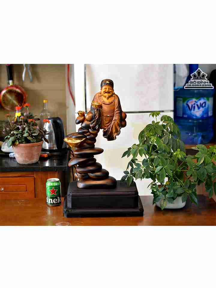 Tượng Thần Tài Nghênh Hỷ Gỗ Bách Xanh  Cao 48 Rộng 26 Dày 12 (cm)