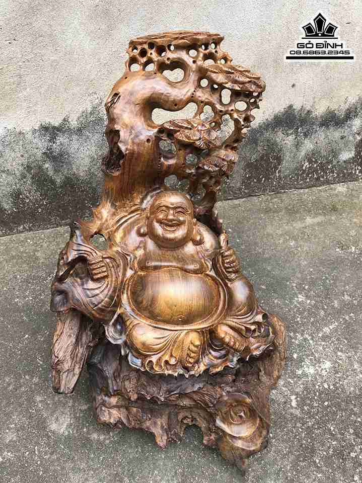 Tượng Phật Di Lặc Ngồi Gốc Tùng Gỗ Bách Xanh  Cao 38 Rộng 29 Dày 30 (cm)