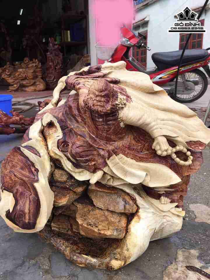 Tượng Đạt Ma Xuất Quyền Ôm Đá Gỗ Cẩm  Rộng 50 Sâu 30 Cao 50 (cm)