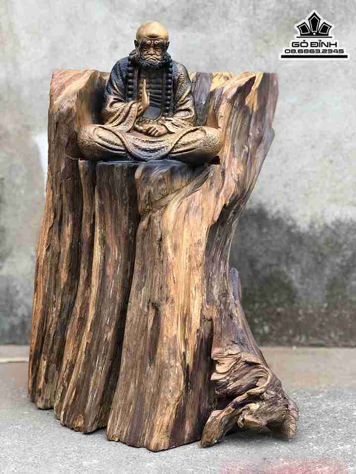 Tượng Đạt Ma Ngồi Thiền Gỗ Bách Xanh  Cao 43 Rộng 28 Dày 30 (cm)