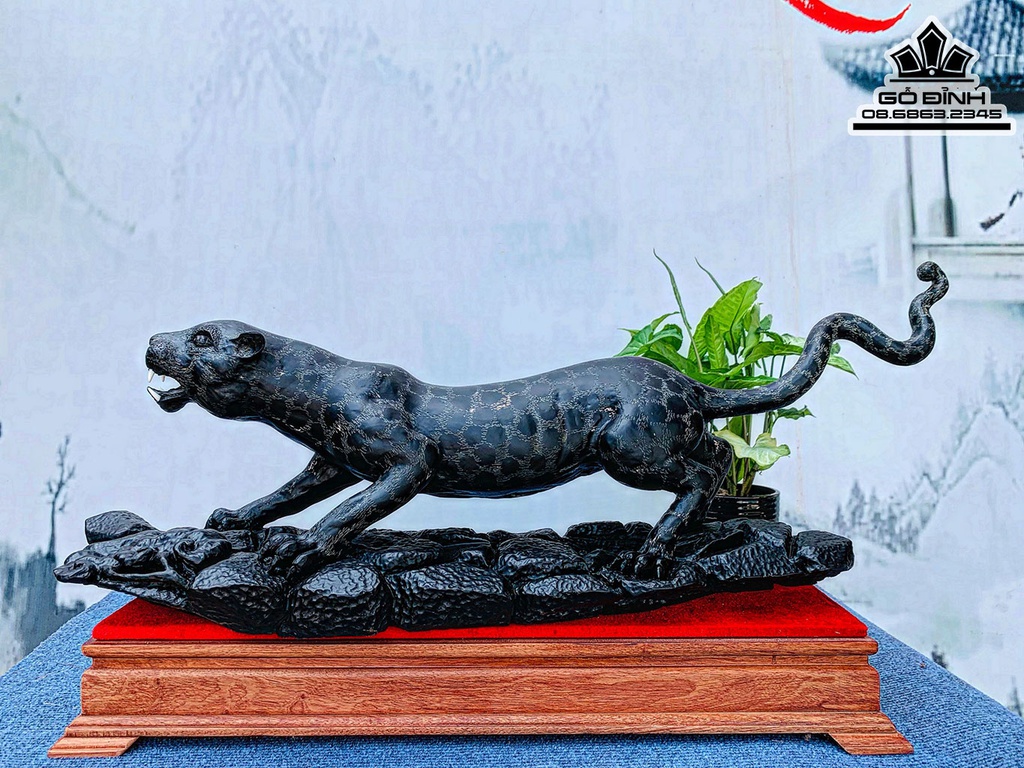 Tượng Báo Săn Mồi Gỗ Mun Sừng Cao 18 Ngang 66 Sâu 16 (cm)