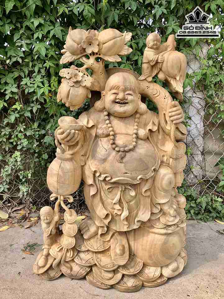 Tượng Phật Di Lặc Vác Cành Đào Gỗ Xá Xị ( Gù Hương )  Cao 87 Rộng 60 Dày 27 (cm)