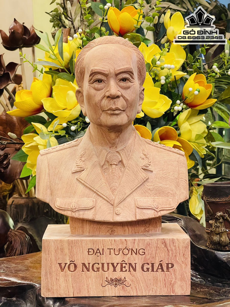 Tượng Chân Dung Võ Nguyên Giáp Gỗ Hương Nguyên Khối Cao 40 Ngang 22 Sâu 13.5 (cm)