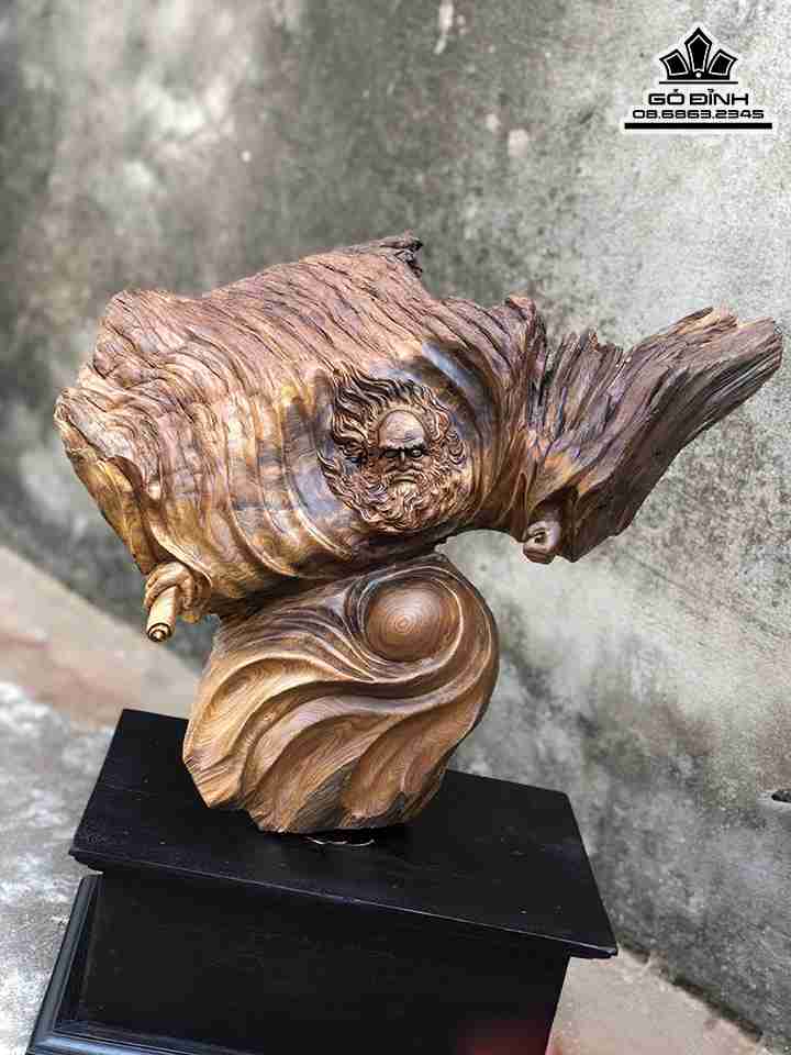 Tượng Đạt Ma Bay Gỗ Bách Xanh  Cao 33 Rộng 41 Dày 16 (cm)