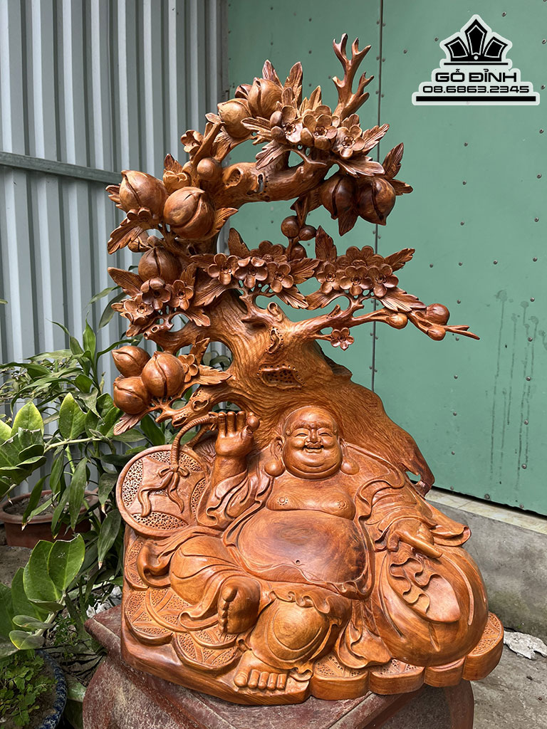 Di Lặc Ngồi Gốc Đào Gỗ Hương Cao 72 Ngang 45 Sâu 38 (cm)