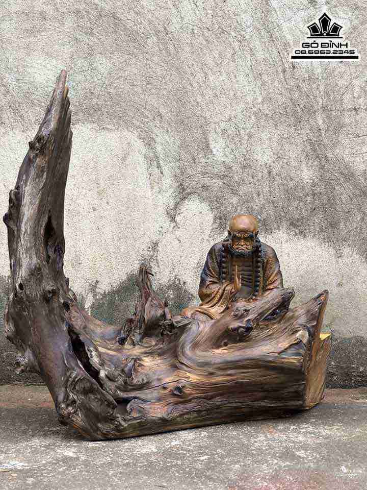 Tượng Đạt Ma Ngồi Thiền Gỗ Bách Xanh  Cao 39 Rộng 39 Dày 16 (cm)