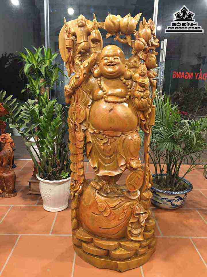Tượng Phật Di Lặc Vác Cành Đào Gỗ Xá Xị ( Gù Hương )  Cao 144 Rộng 60 Dày 29 (cm)