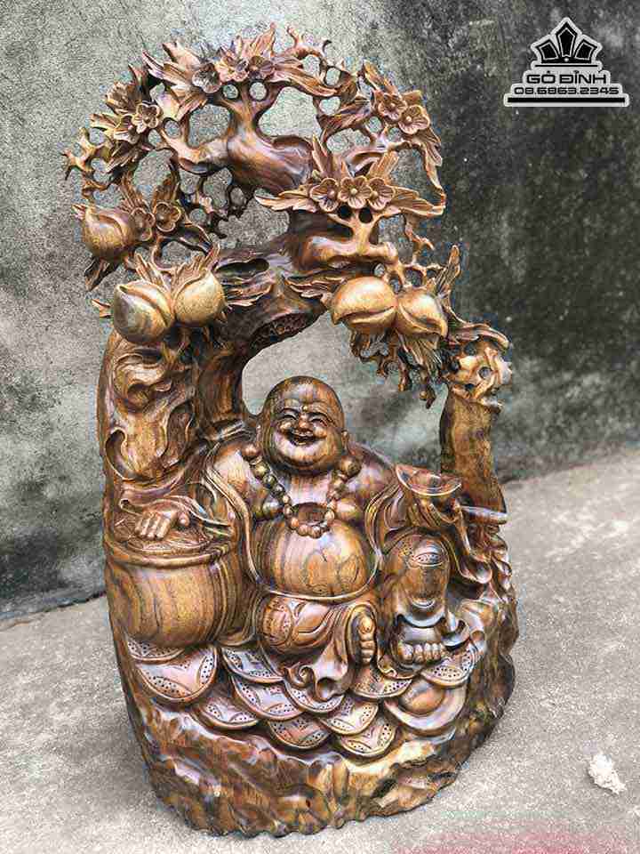 Tượng Phật Di Lặc Ngồi Gốc Đào Gỗ Xá Xị ( Gù Hương )  Cao 64 Rộng 38 Dày 19 (cm)