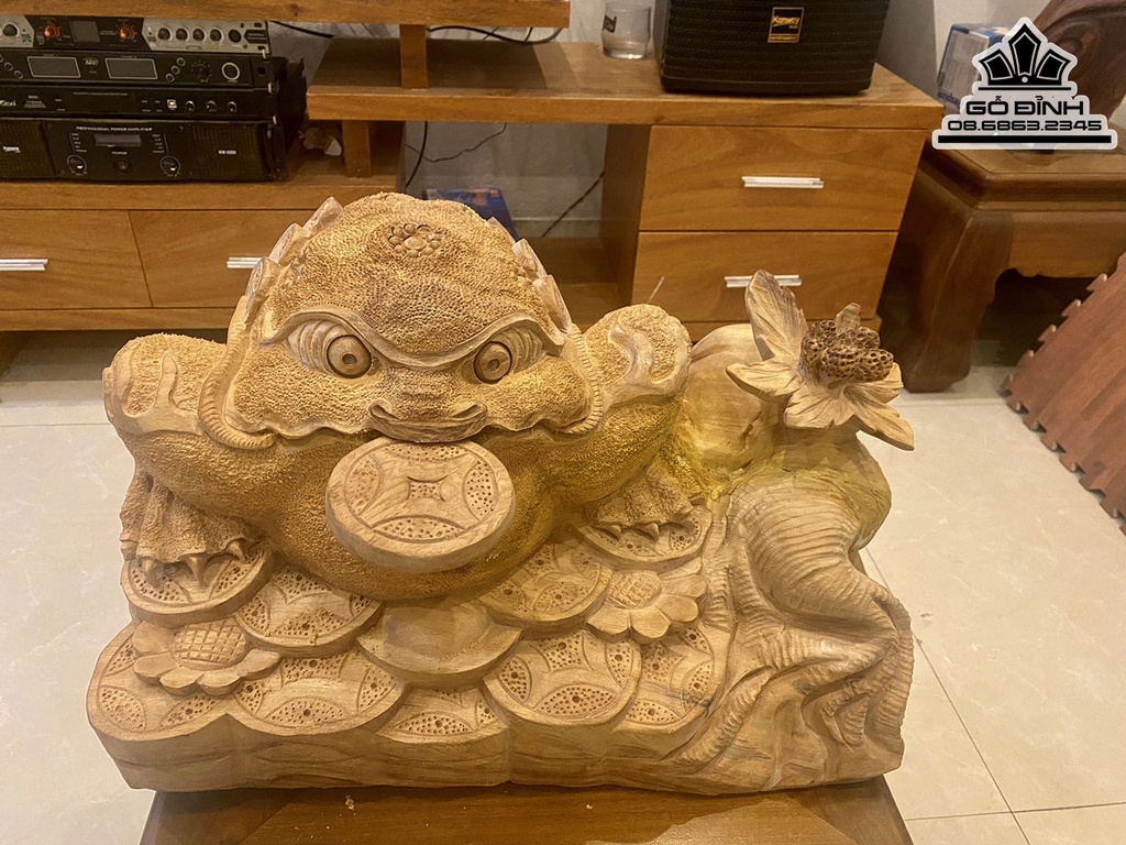 Tượng Cóc Ngậm Tiền Gỗ Ngọc Am Cao 33 Ngang 45 Sâu 30 (cm)