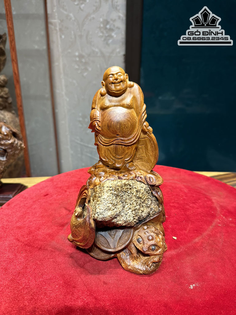 Tượng Phật Di Lặc Ôm Đá Tự Nhiên Gỗ Hương Nguyên Khối Cao 22 Ngang 14 Sâu 14 (cm)