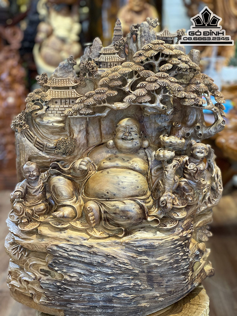 Tượng Phật Di Lặc Ngồi Gốc Cây Tùng Gỗ Nu Ngọc Am Cao 58 Ngang 45 Sâu 26 ( cm )