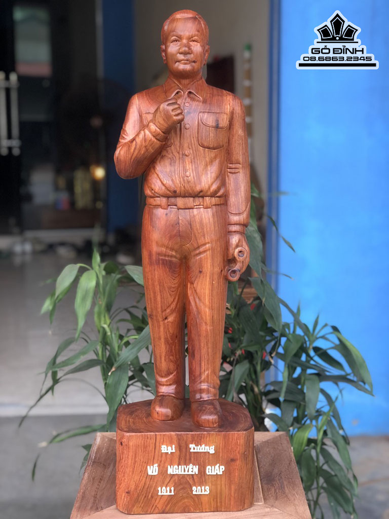 Tượng Võ Nguyên Giáp Gỗ Hương Cao 79 Ngang 23 Sâu 17 (cm)