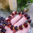 Vòng Tay Chạm Sen Đá Hổ Phách Huyết Đỏ