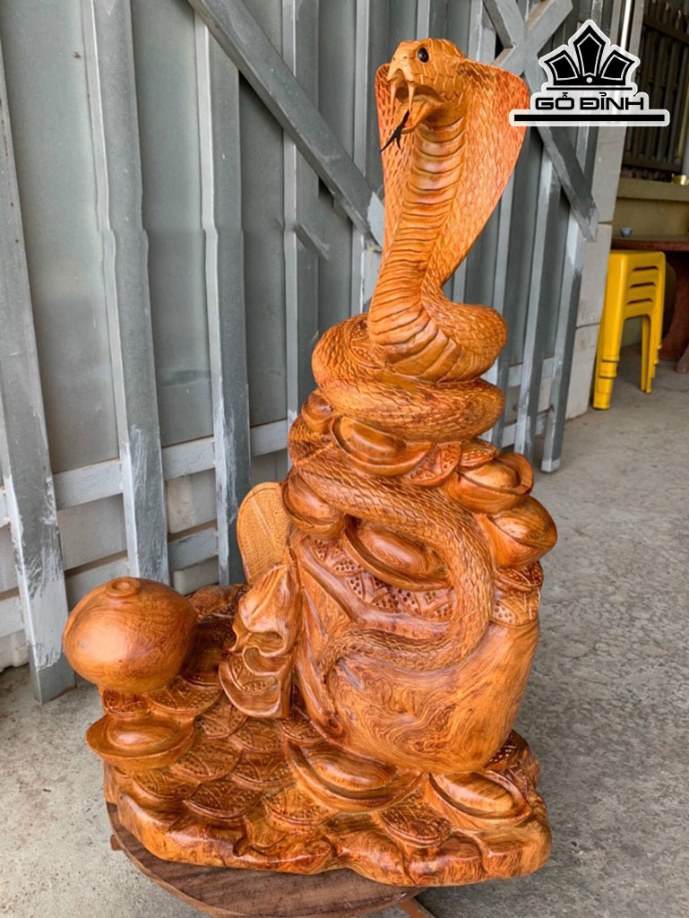 Tượng Rắn Phong Thủy Gỗ Hương Cao 68 Ngang 50 Sâu 37 (cm)