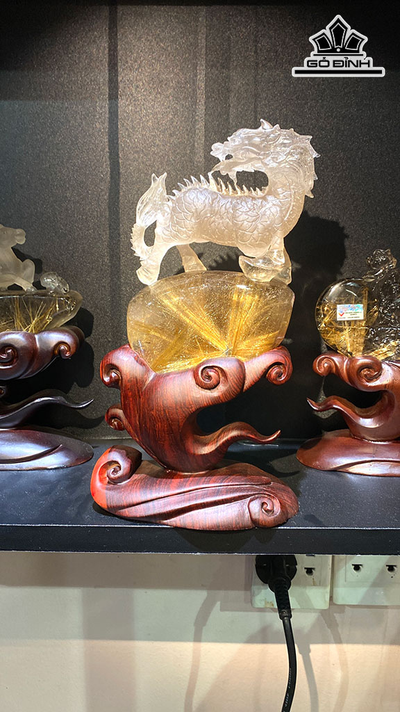 Tác Phẩm Kỳ Lân Hoa Thị Đá Thạch Anh Tóc Vàng Cao 146 Ngang 120 Sâu 42,8 (mm) 757,9g