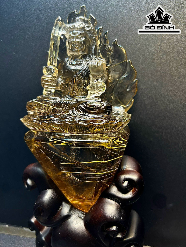 Tượng Bất Động Minh Vương Đá Thạch Anh Tóc Vàng Cao 162,6 Ngang 75,5 Sâu 58,3 (mm) 729,9gr