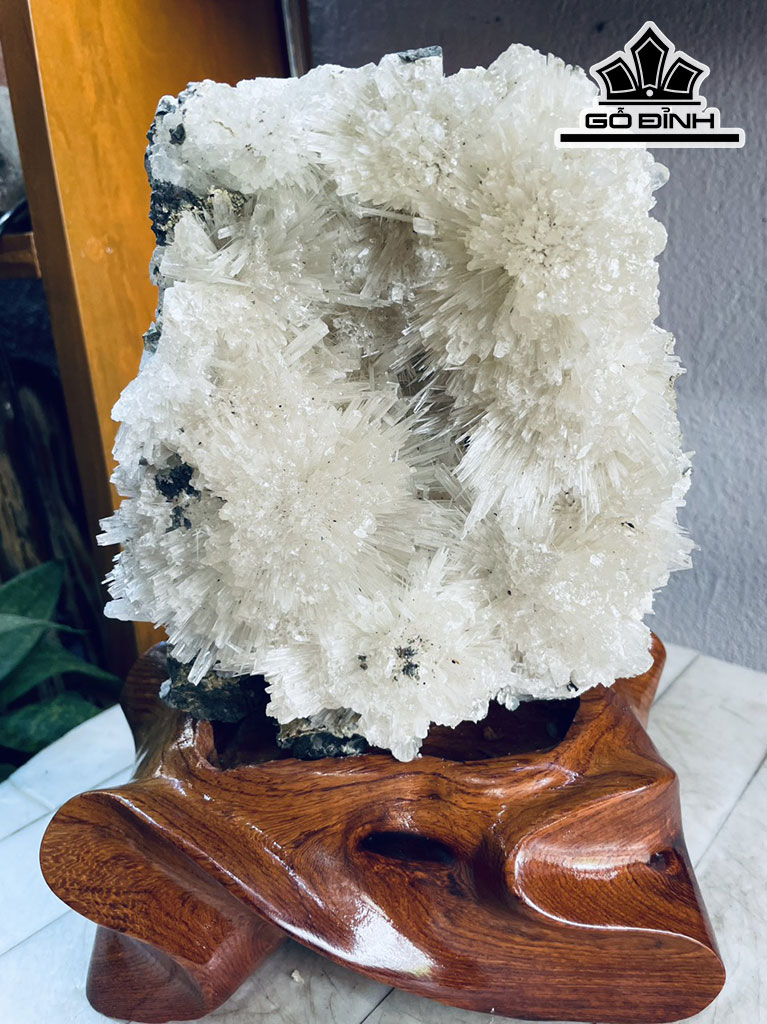 Tác Phẩm Đá Aragonit Cao 24 Ngang 16 (cm) 3,5kg