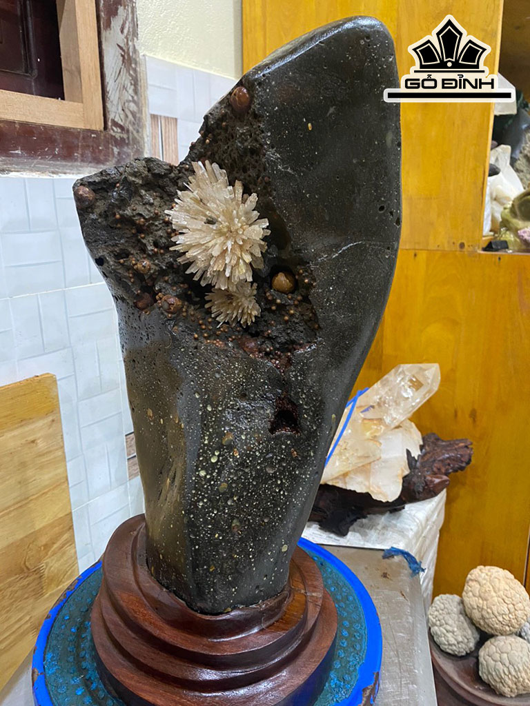 Tác Phẩm Đá Aragonit Cao 43 (cm) 14,2kg