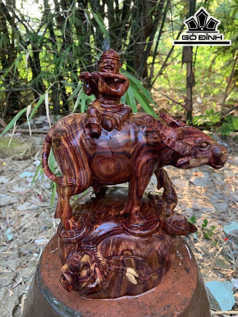 Tác Phẩm Chú Tiểu Gỗ Sưa Cao 28 Ngang 20 Sâu 16 (cm)