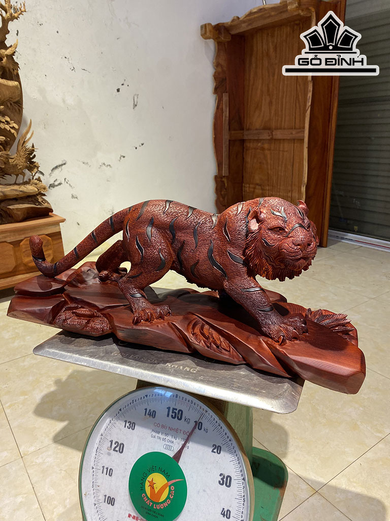 Tượng Hổ Phong Thủy Gỗ Tử Đàn Cao 25 Ngang 61 Sâu 24 (cm)