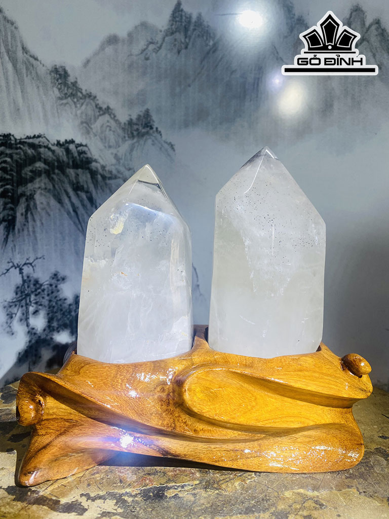 Tác Phẩm Đá Thạch Anh Trắng Cao 19 Ngang 20 (cm) 3kg