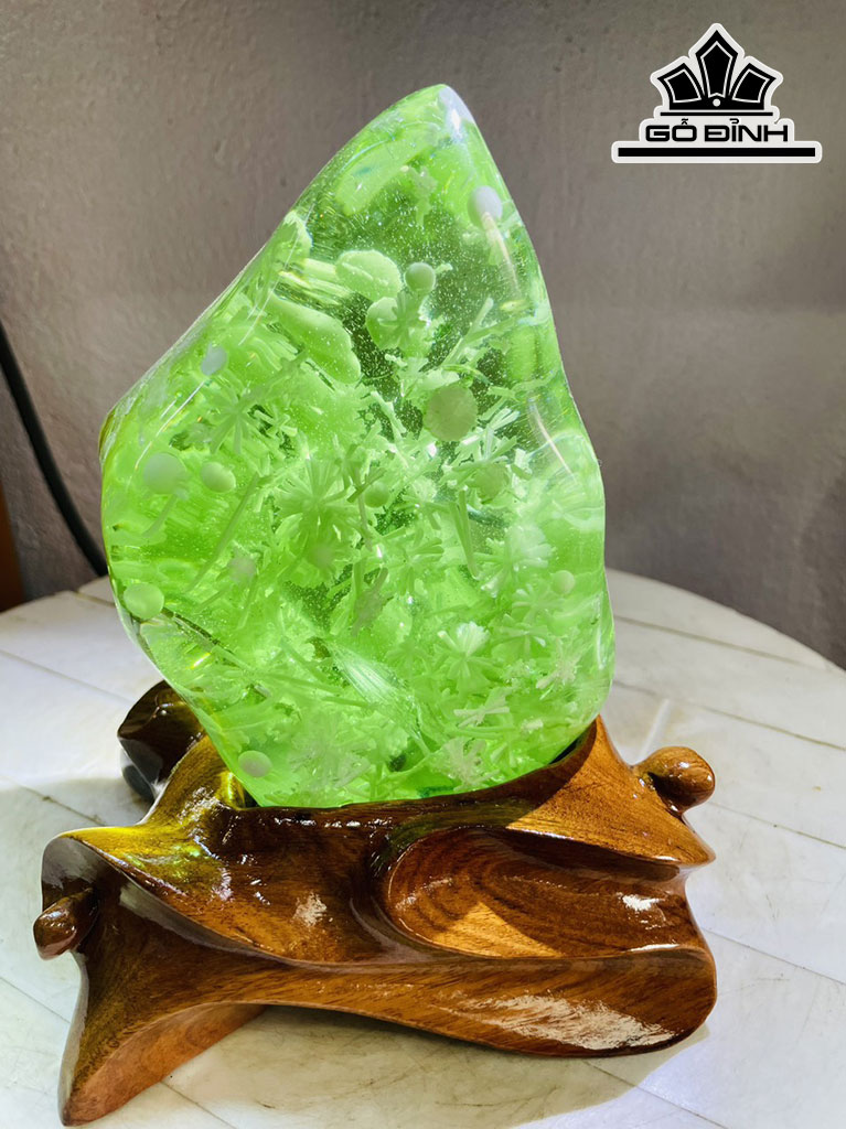 Tác Phẩm Đá Thủy Tinh Bông Tuyết Cao 20 Ngang 12 (cm) 2,5kg