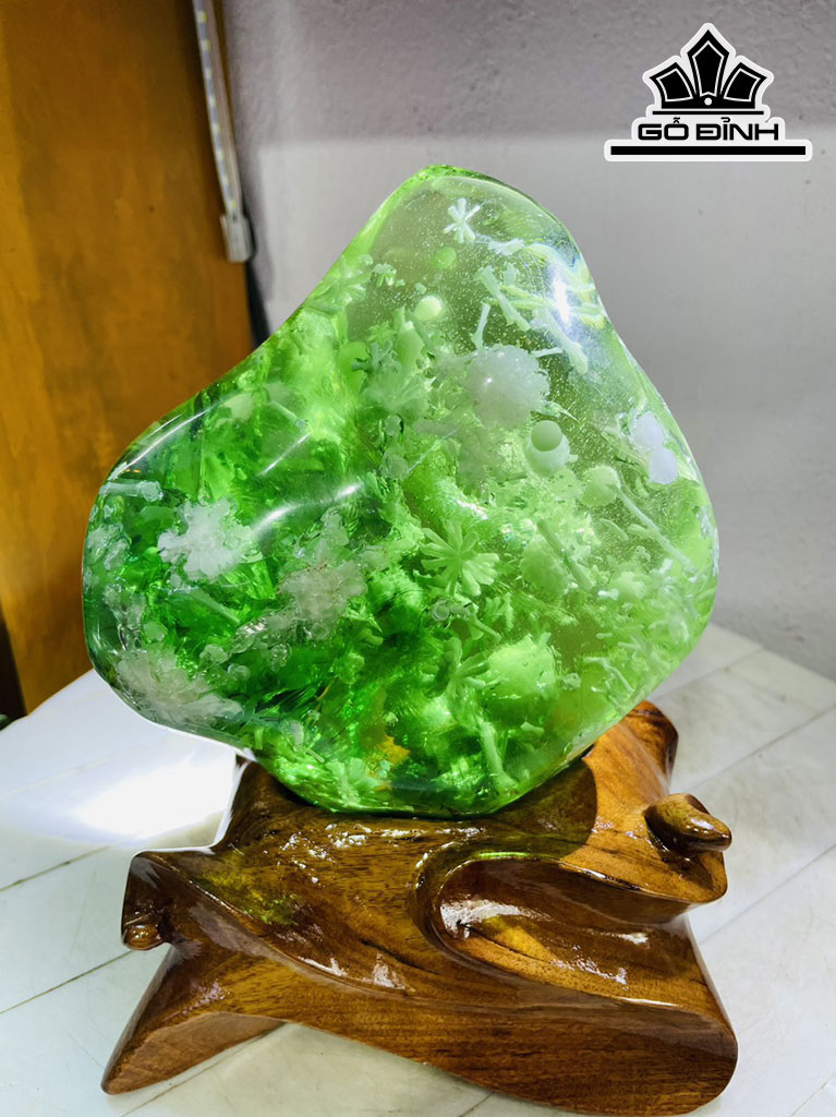 Tác Phẩm Đá Thủy Tinh Bông Tuyết Cao 24 Ngang 12 (cm) 3,3kg