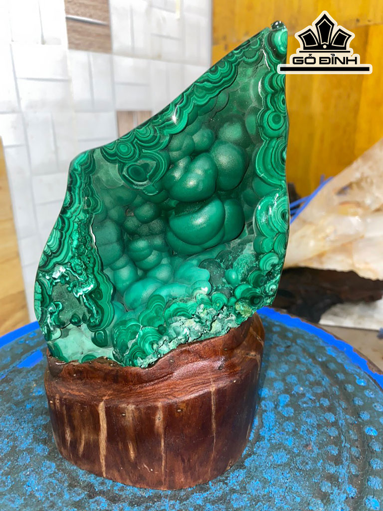 Tác Phẩm Đá Khổng Tước (Malachite) Cao 18 (cm) 1,3kg