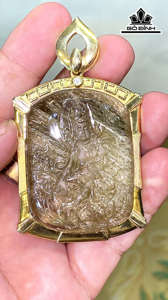 Mặt Dây Chuyền Quan Âm Đá Thạch Anh Tóc Vàng Cao 55,6 Ngang 44 Sâu 18 (mm) 68gr