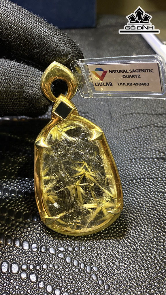 Mặt Dây Chuyền Quan Âm Đá Thạch Anh Tóc Vàng Cao 58,85 Ngang 37,2 (mm) 270,36cts