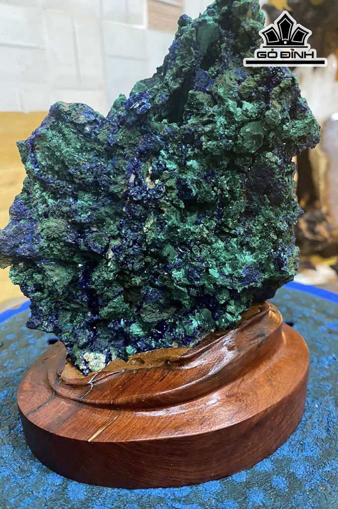 Tác Phẩm Đá Azurite Cao 17 (cm) 1,2kg