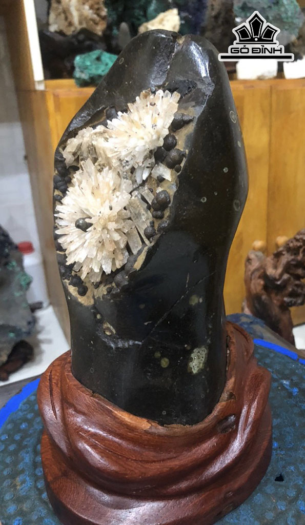 Tác Phẩm Đá Aragonit Cao 26 (cm) 5,2kg